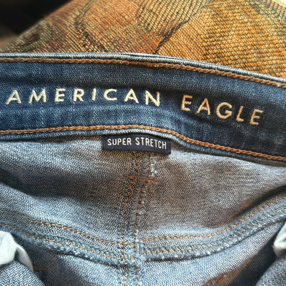 American Eagle -NWOT- size 6- destroyed jeans - super stretch - Picture 5 of 6